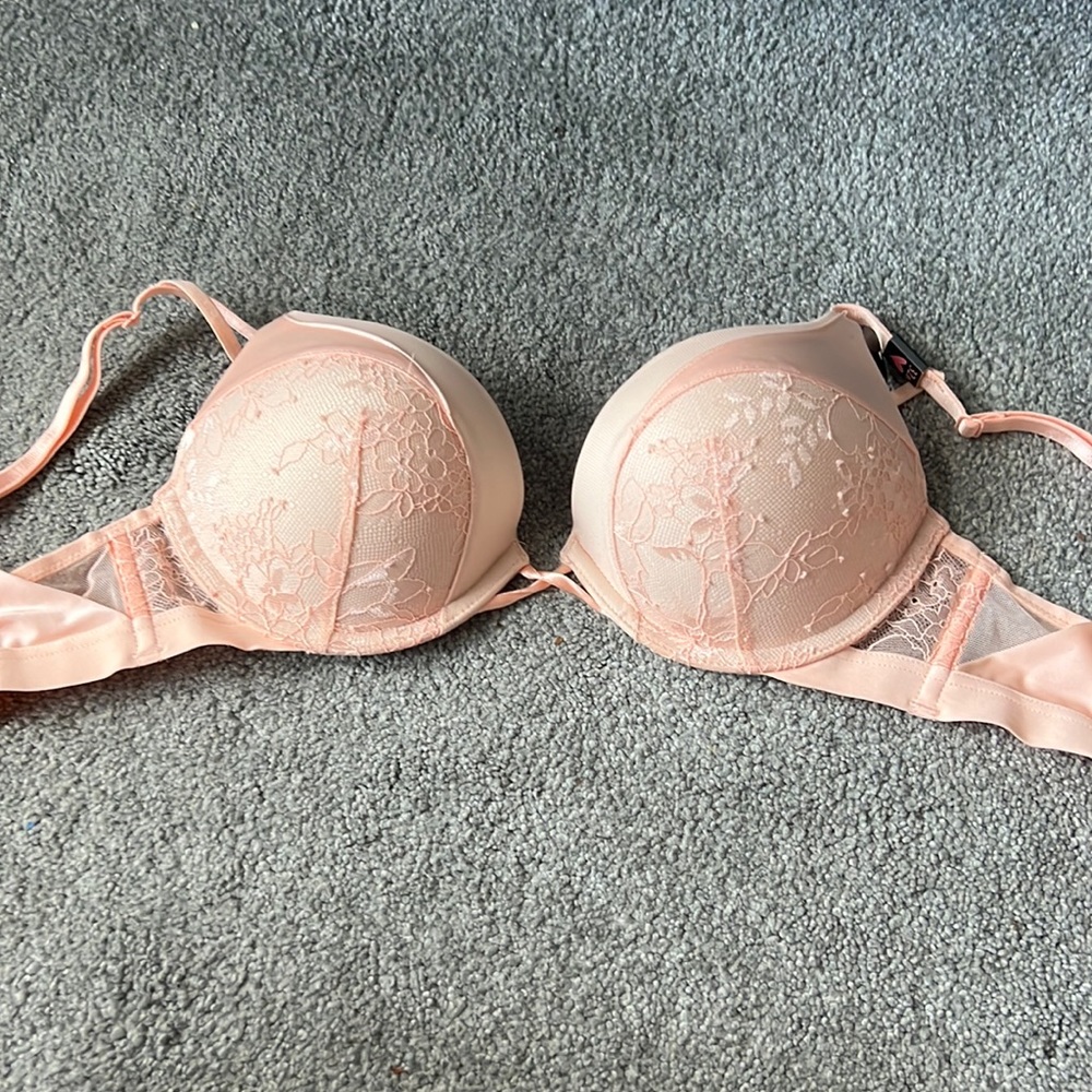 Victoria Secret Bombshell Push Up Bra size 32 B